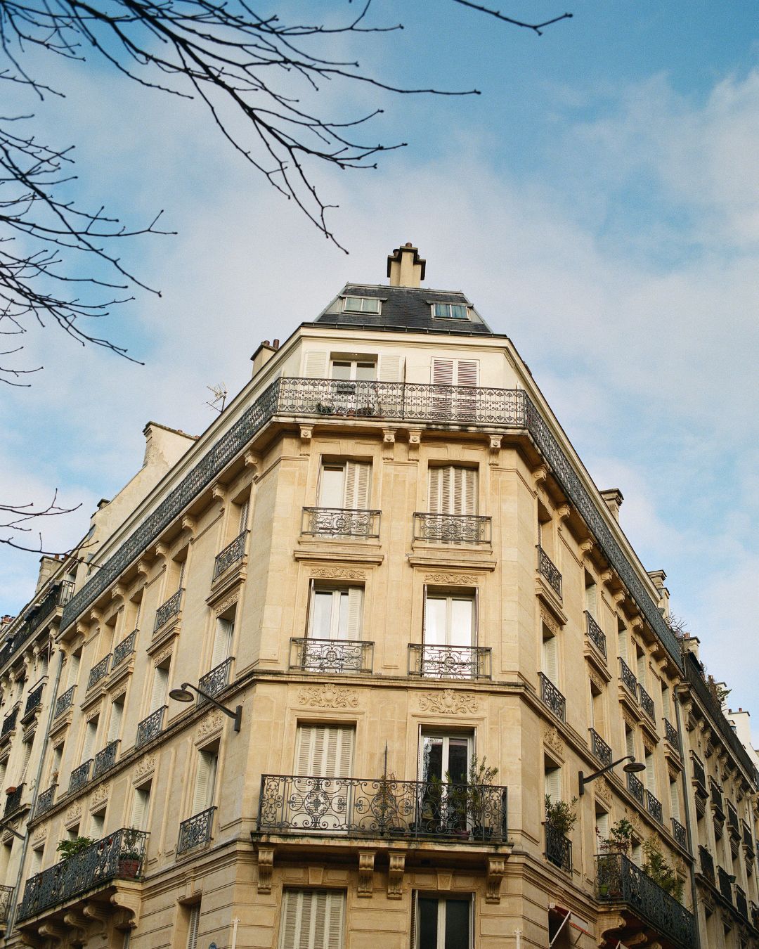 Photo of a building in Paris
